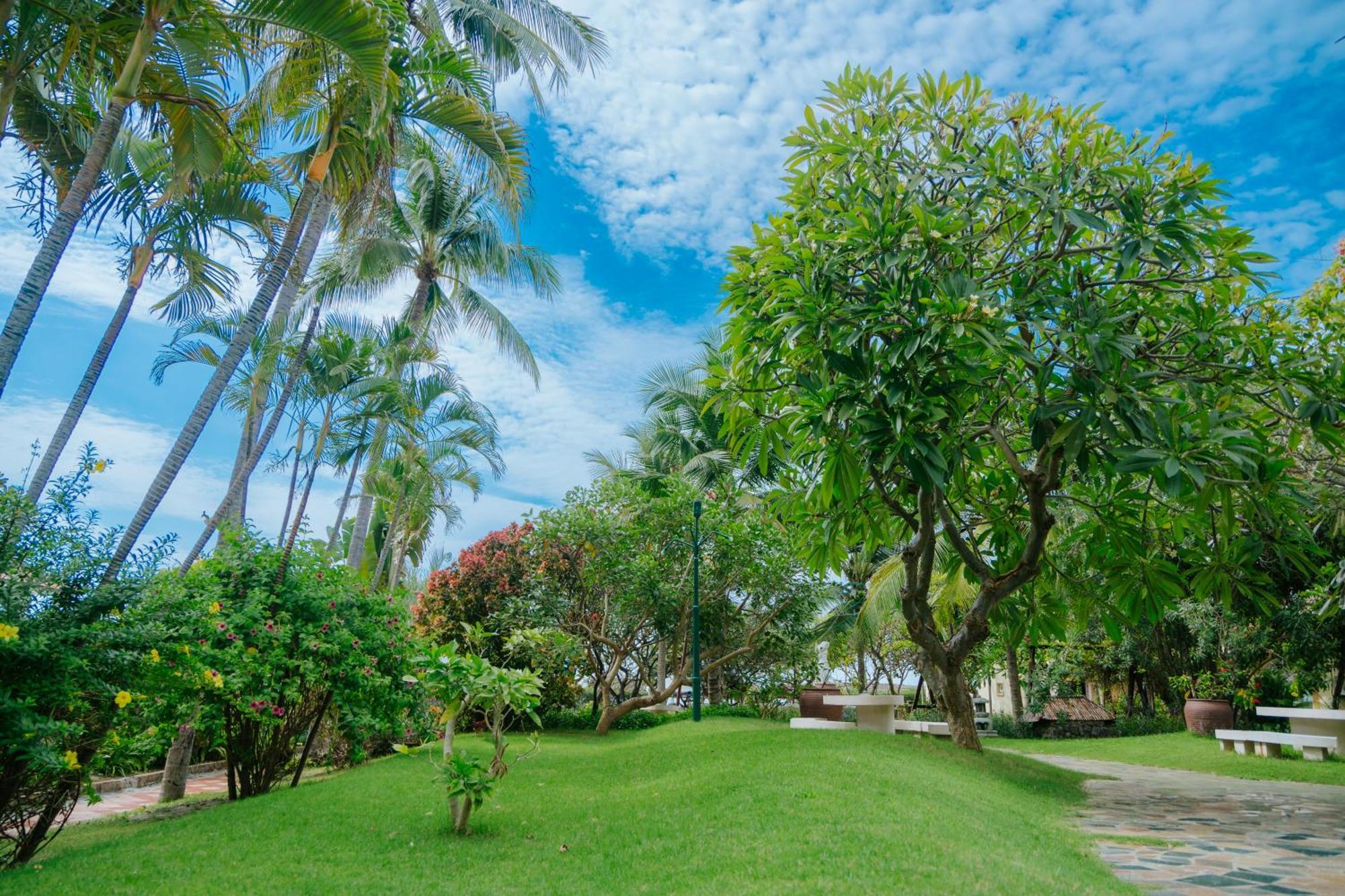 Le Aqua Resort & Spa Phan Thiet - Swiss Village Resort & Spa Муи Не Екстериор снимка