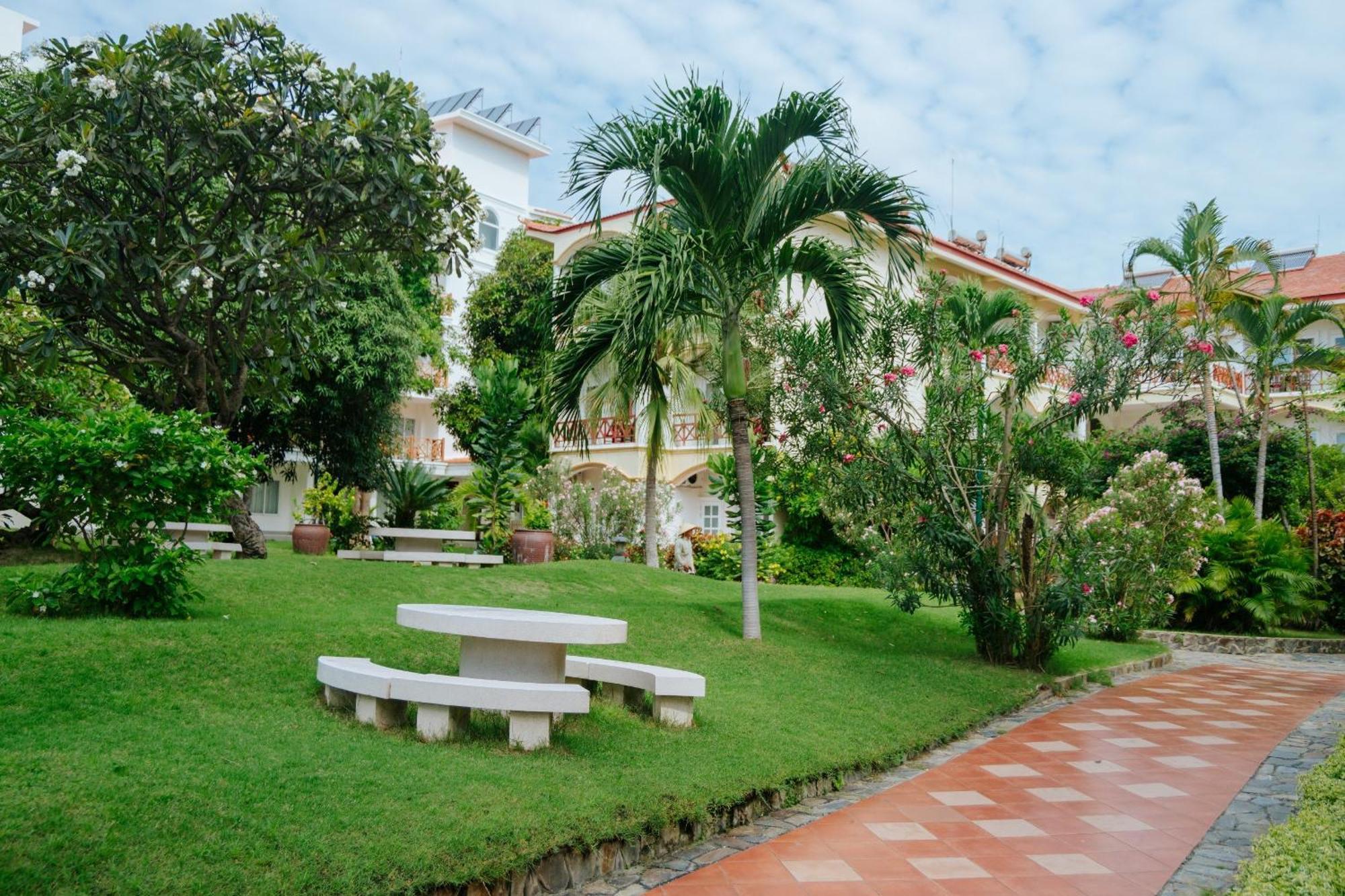 Le Aqua Resort & Spa Phan Thiet - Swiss Village Resort & Spa Муи Не Екстериор снимка